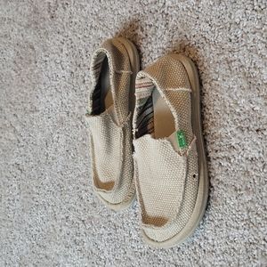 Sanuk shoes